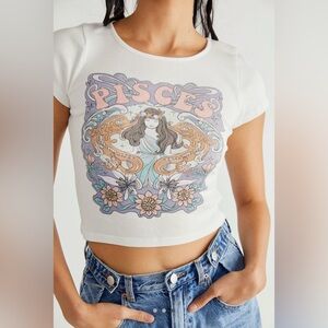 🎄 12/31 Free People x Daydreamer Horoscope Pisces Baby Tee 🔖NWT